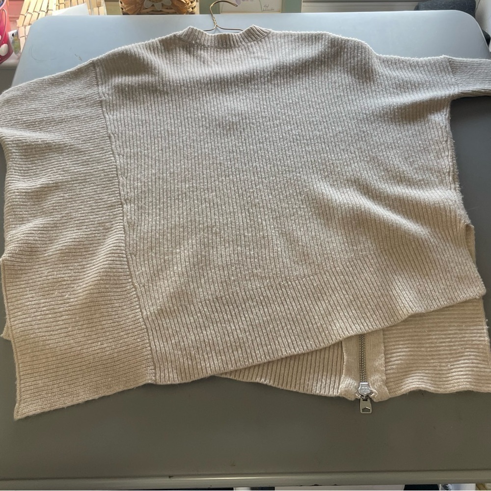 All Saints Sweater V-Neck Cold shoulder Asymmetrical Hemline 3 quarter XS - Picture 9 of 14